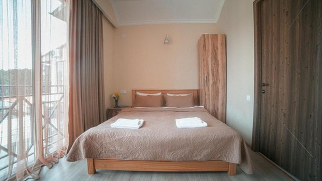 Hotel Surami 外观 照片