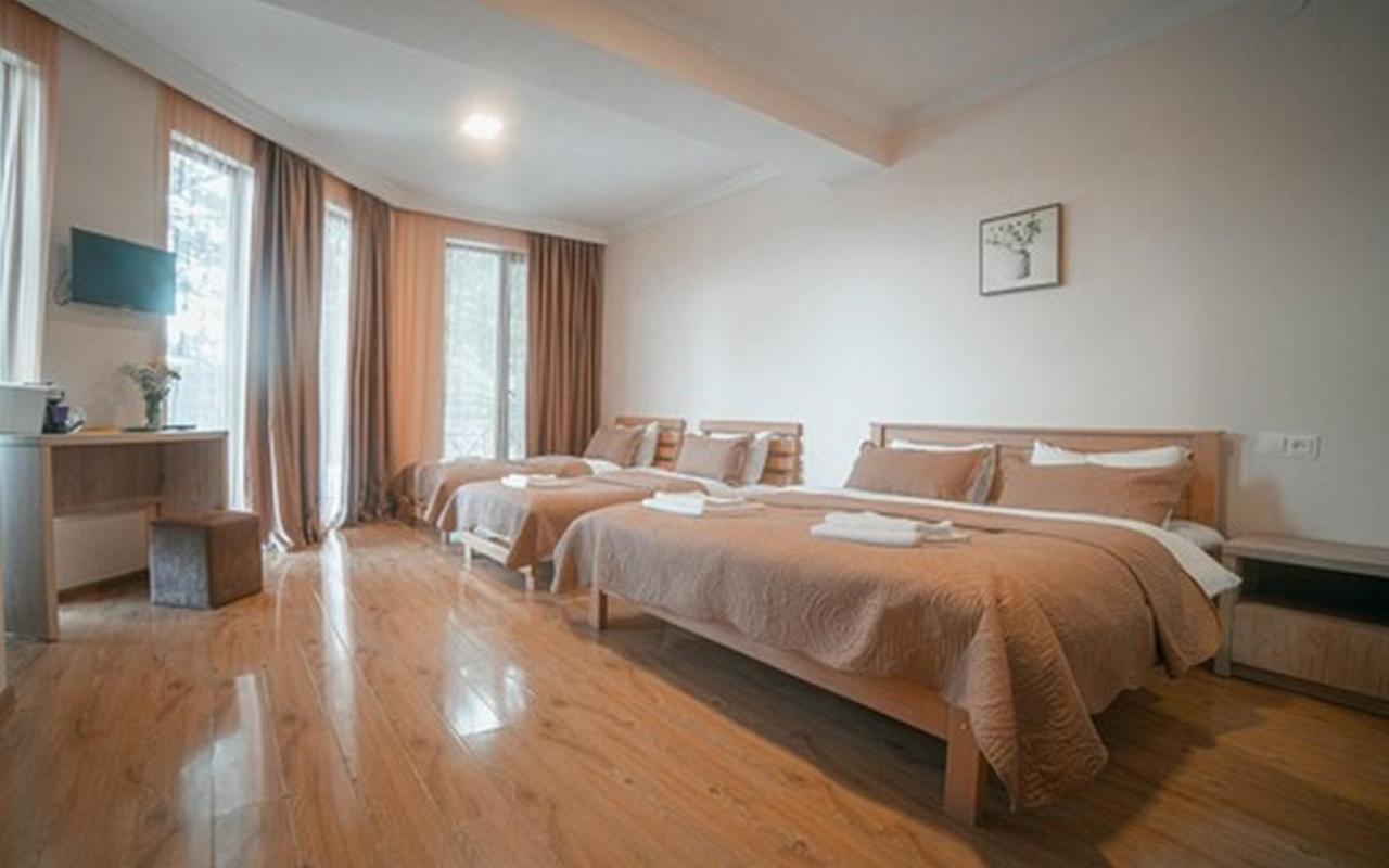 Hotel Surami 外观 照片