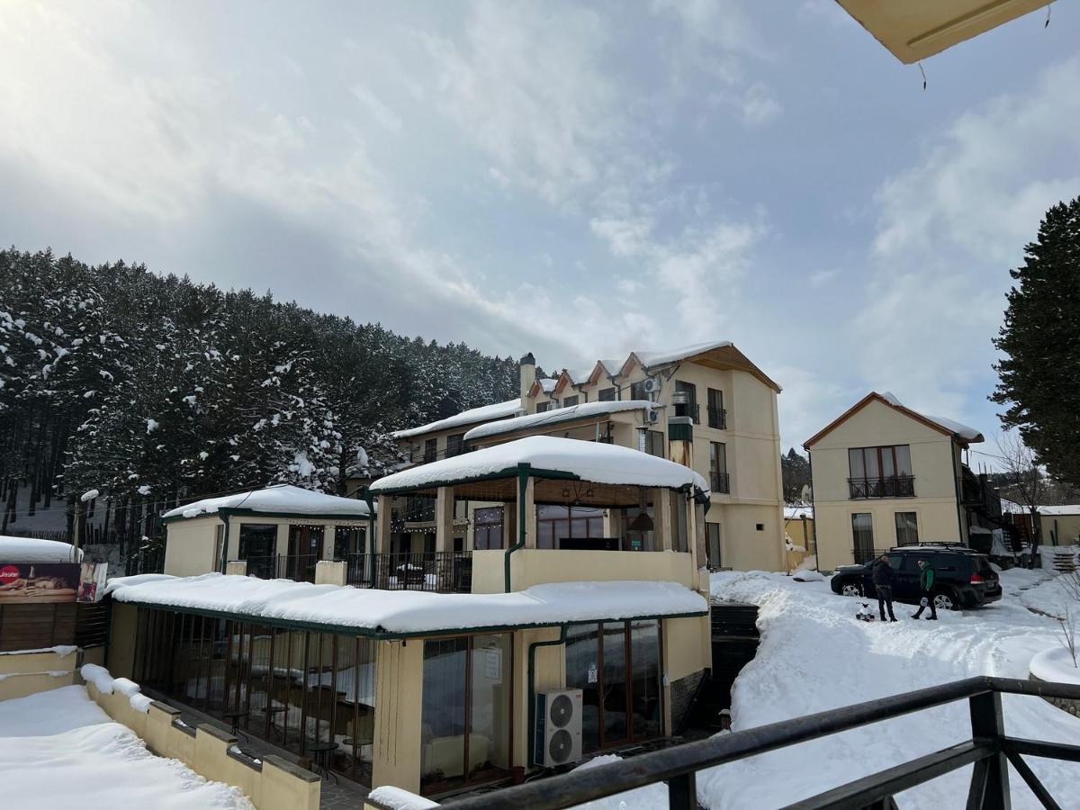 Hotel Surami 外观 照片