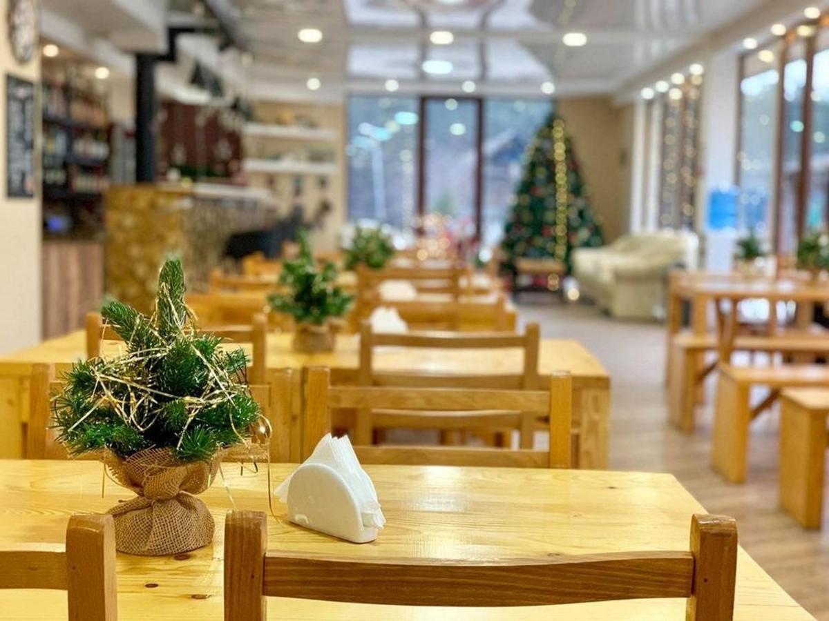 Hotel Surami 外观 照片