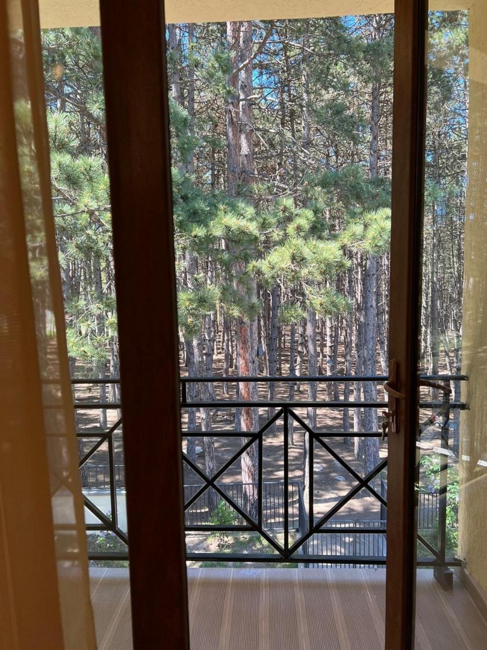 Hotel Surami 外观 照片
