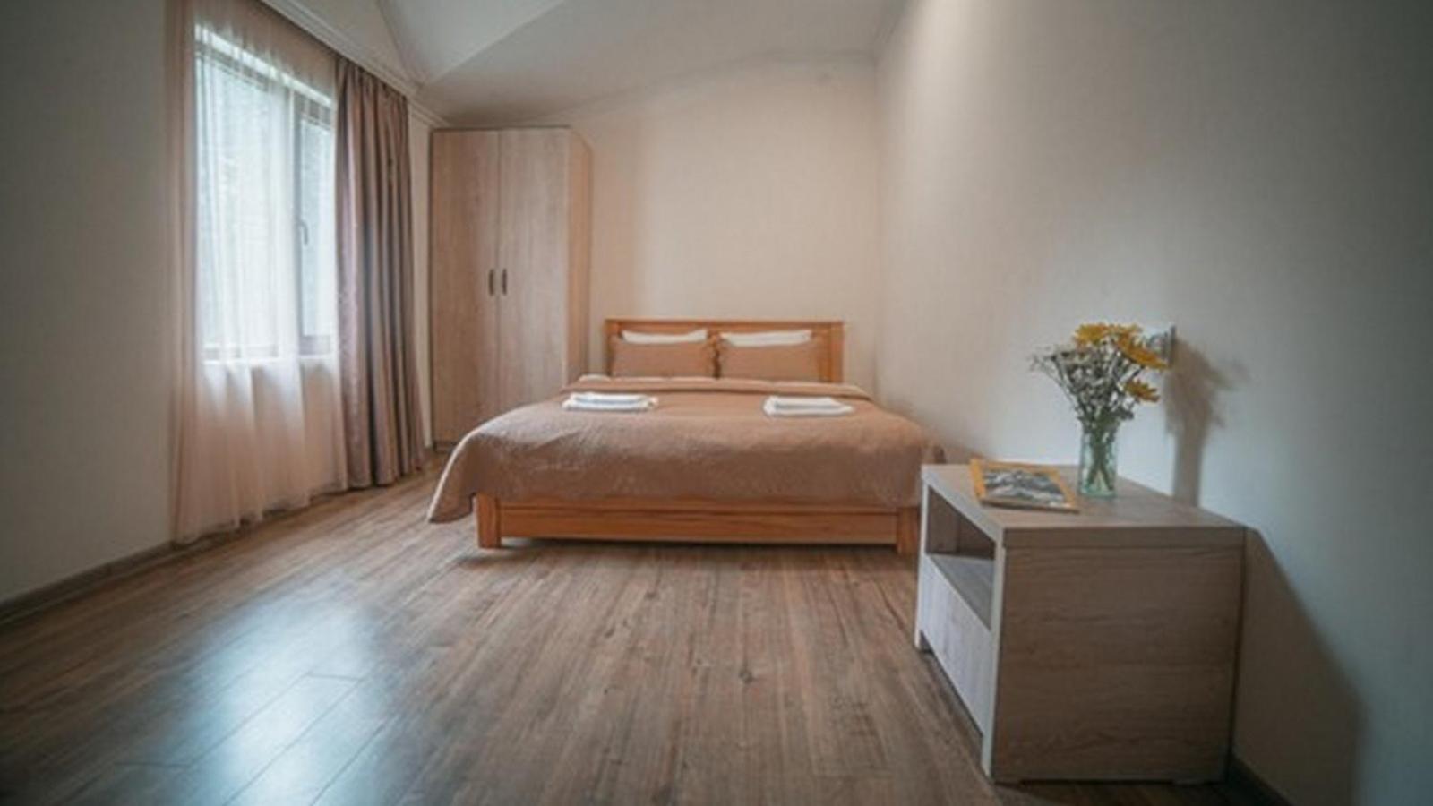 Hotel Surami 外观 照片