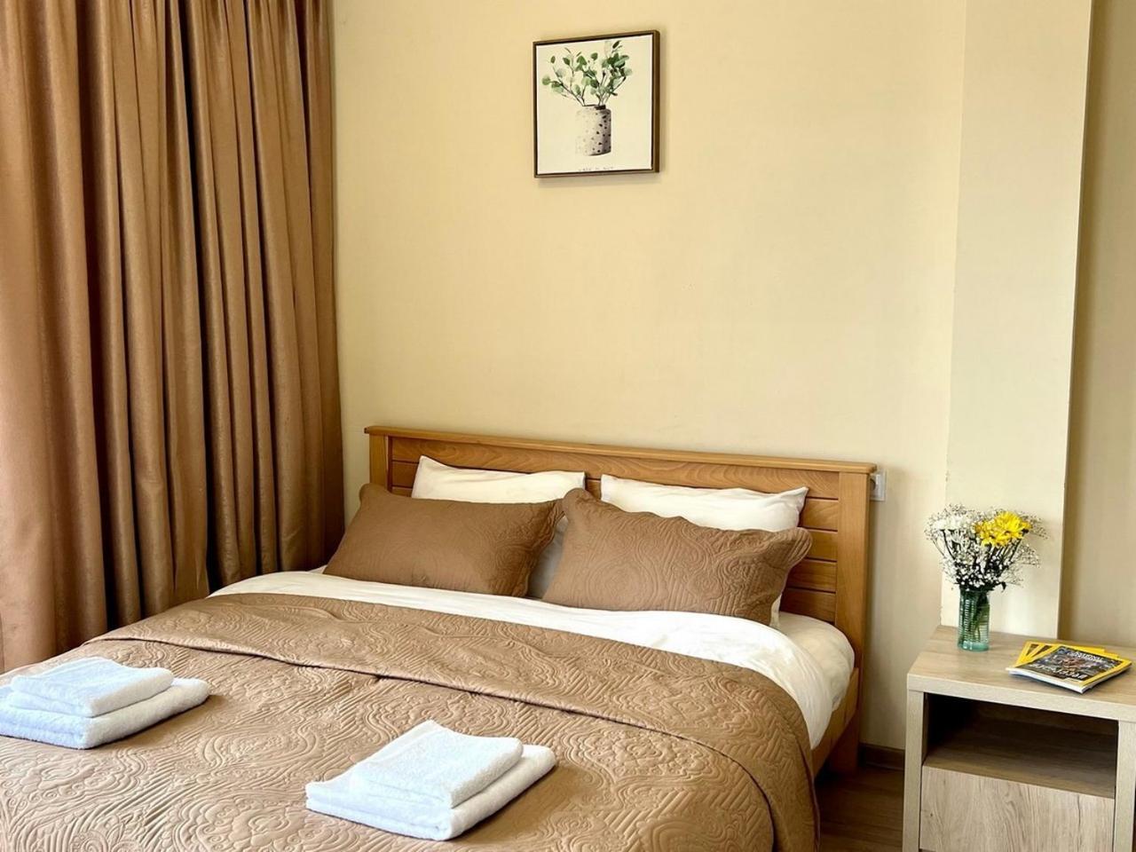 Hotel Surami 外观 照片